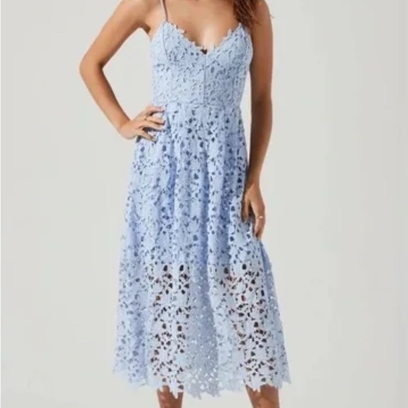 Astr Dresses & Skirts - ASTR Lace Midi Dress